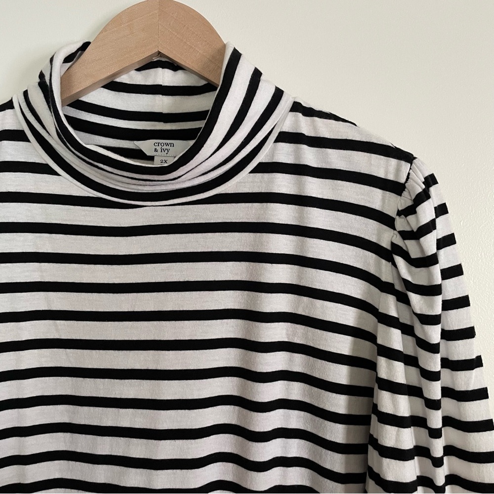 Crown & Ivy Black & White Striped Puff Shoulder Long Sleeve Turtleneck Size 2X